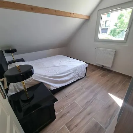 De La Du Port Apartment